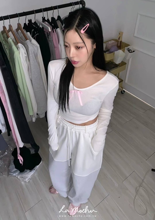 後扭結上衣(白配粉色蝴蝶結/黑配黑色蝴蝶結)